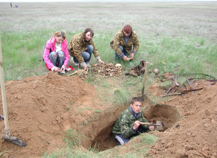 Астраханцы в поисковой экспедиции в Республики Калмыкия, 2006 год